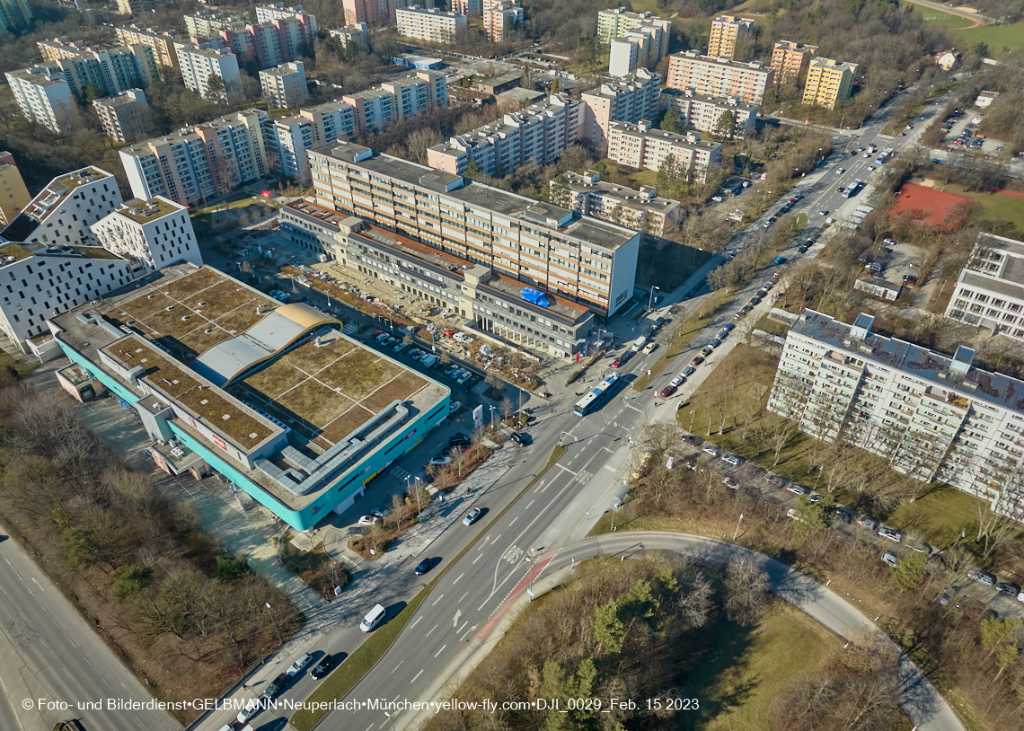 15.02.2023 - Plettzentrum mit Montessori Schule in Neuperlach